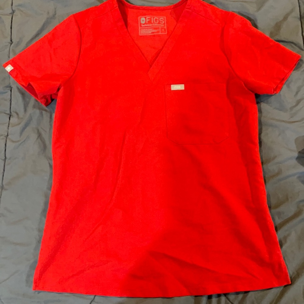 Figs Red Catarina scrub top